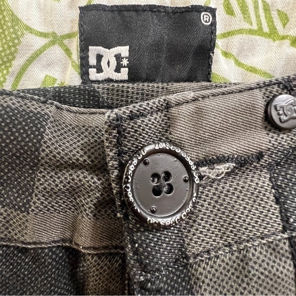DC shoes checked shorts - Picture 4 of 6